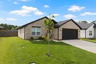 103 St James, Mt Pleasant, TX 75455 - Photo 2