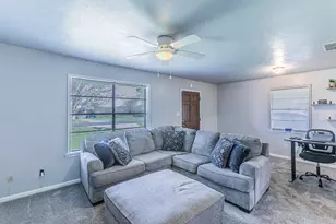 619 Dejay St, Fairfield, TX 75840 - Photo 2