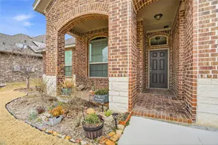 136 Colonial Dr, Joshua, TX 76058 - Photo 4