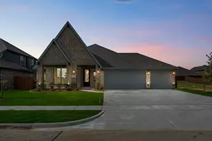 200 Rosewood Dr, Glenn Heights, TX 75154 - Photo 2