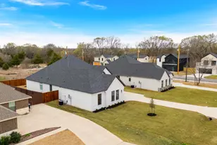 598 E Woodell Dr, Glenn Heights, TX 75154 - Photo 4