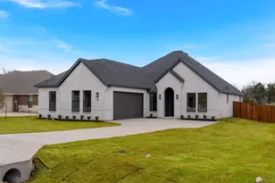 598 E Woodell Dr, Glenn Heights, TX 75154 - Photo 2