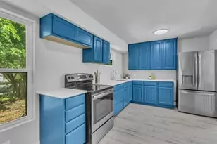 110 N Hillside St, Red Oak, TX 75154 - Photo 2