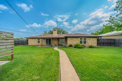1300 Austin Street, Bowie, TX 76230 - Photo 24