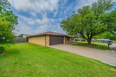 1300 Austin Street, Bowie, TX 76230 - Photo 20
