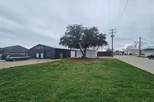 901 McDonald Dr E, Pilot Point, TX 76258 - Photo 1