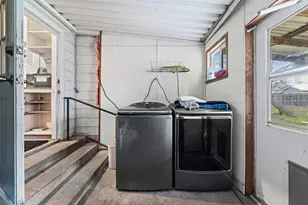 217 N 5th St, Lott, TX 76656 - Photo 16