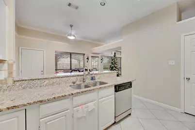 1670 Crosshaven Drive, Lewisville, TX 75077 - Photo 10