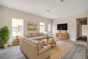 1005 E Tucker St, Fort Worth, TX 76104 - Photo 2