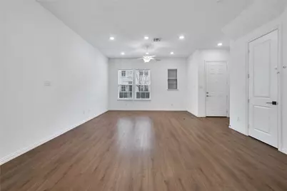 9916 Hennings Street, Irving, TX 75063 - Photo 12