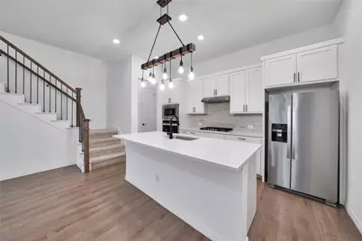 9916 Hennings Street, Irving, TX 75063 - Photo 4