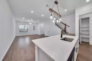 9916 Hennings St, Irving, TX 75063 - Photo 8