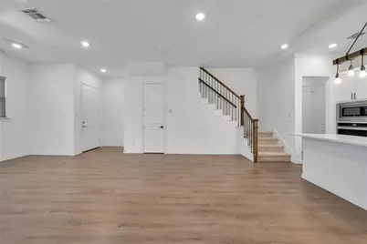 9916 Hennings Street, Irving, TX 75063 - Photo 10