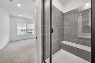 9916 Hennings St, Irving, TX 75063 - Photo 24