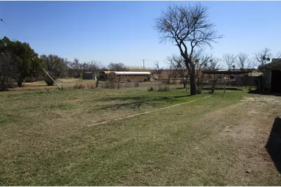106 E Magnolia Avenue, Electra, TX 76360 - Photo 4