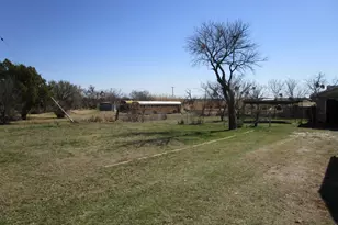 106 E Magnolia Ave, Electra, TX 76360 - Photo 4