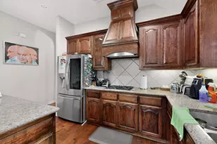 8715 Lindenwood Ln, Irving, TX 75063 - Photo 16