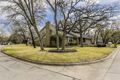 2205 Prestonwood Drive, Arlington, TX 76012 - Photo 2