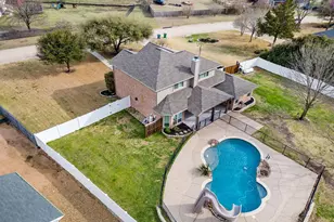 245 Bent Creek Dr, Waxahachie, TX 75165 - Photo 4