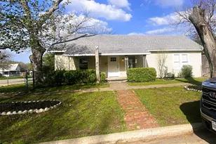 308 N Shawnee St, Ennis, TX 75119 - Photo 1
