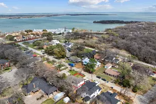 161 W Shore Dr, Lewisville, TX 75057 - Photo 2