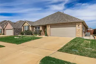 2809 Ranger Ln, Aubrey, TX 76227 - Photo 2