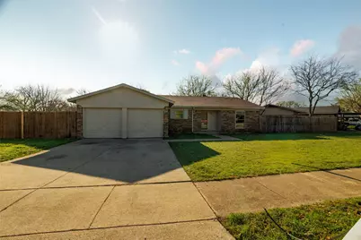 551 Rockledge Drive, Saginaw, TX 76179 - Photo 4