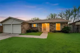 551 Rockledge Dr, Saginaw, TX 76179 - Photo 2