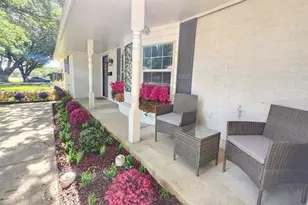 3709 Ashford Ave, Fort Worth, TX 76133 - Photo 4