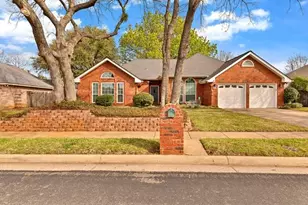 504 Anthony Dr, Euless, TX 76039 - Photo 2