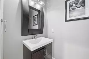 722 E 1st St, Fort Worth, TX 76102 - Photo 12