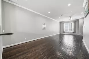 722 E 1st St, Fort Worth, TX 76102 - Photo 8