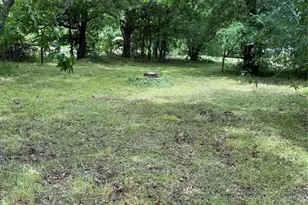 1733 S Lindsay St, Gainesville, TX 76240 - Photo 1