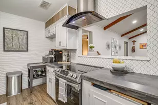 306 Tahiti Dr, Granbury, TX 76048 - Photo 16