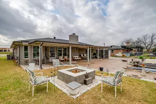 306 Tahiti Dr, Granbury, TX 76048 - Photo 32