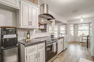 306 Tahiti Dr, Granbury, TX 76048 - Photo 14