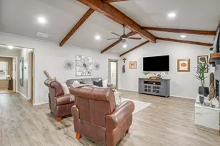 306 Tahiti Dr, Granbury, TX 76048 - Photo 8