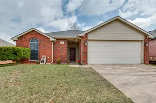 215 Cain Dr, Cedar Hill, TX 75104 - Photo 2