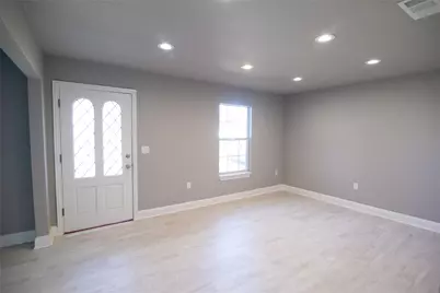 1606 Davis Boulevard, Garland, TX 75042 - Photo 16