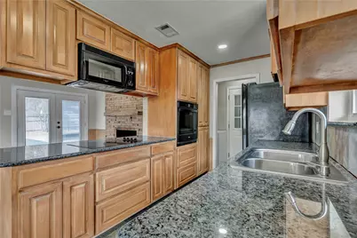 1901 Sandy Lane, Irving, TX 75060 - Photo 10