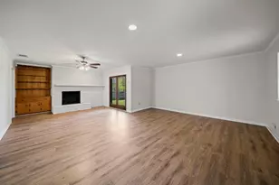 1315 Willowcreek Dr, Lancaster, TX 75146 - Photo 10