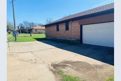 1315 Willow Creek Drive, Lancaster, TX 75146 - Photo 4