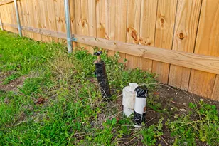 614 Greenbrook Ln, Grand Prairie, TX 75052 - Photo 36