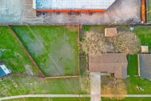 614 Greenbrook Ln, Grand Prairie, TX 75052 - Photo 10