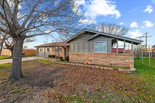 614 Greenbrook Ln, Grand Prairie, TX 75052 - Photo 4