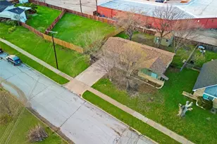 614 Greenbrook Ln, Grand Prairie, TX 75052 - Photo 8