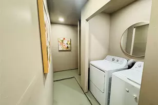 614 Greenbrook Ln, Grand Prairie, TX 75052 - Photo 38