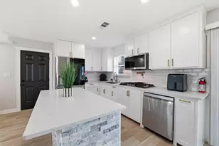 614 Greenbrook Ln, Grand Prairie, TX 75052 - Photo 18