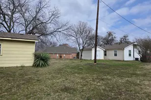 404 S Pecan St, Bells, TX 75414 - Photo 4