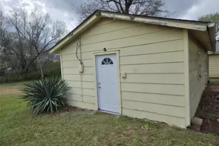 404 S Pecan St, Bells, TX 75414 - Photo 20